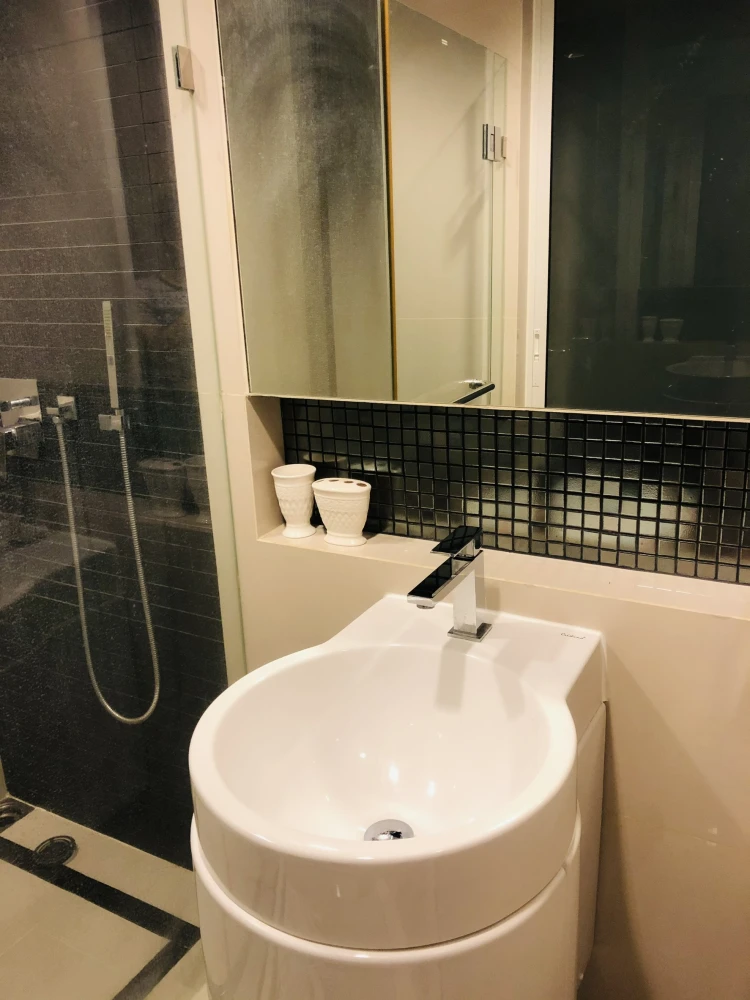 Condo for rent, Rhythm Sathorn, high floor, city view, complete electrical appliances Ready. Don't miss it.