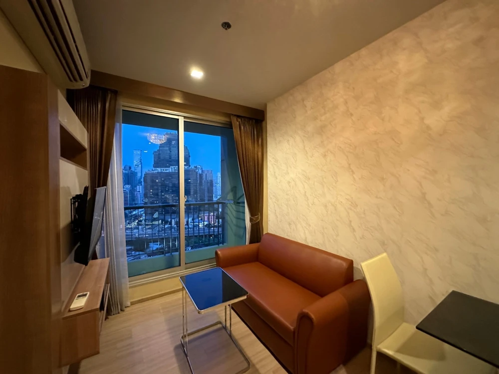Condo for rent, Rhythm Sathorn, high floor, city view, complete electrical appliances Ready. Don't miss it.