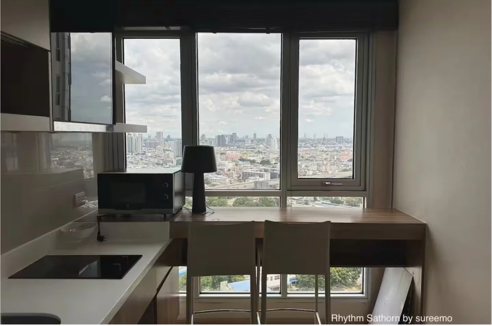 Condo for rent at Rhythm Sathorn, beautiful room, beautiful view, ready to move in !!