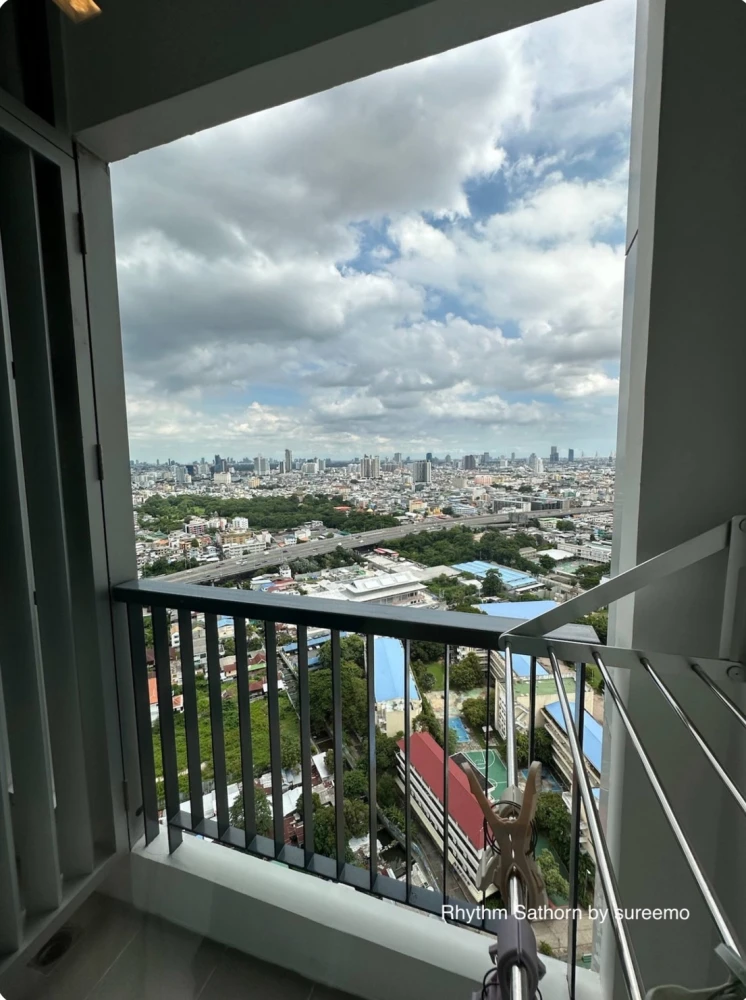 Condo for rent at Rhythm Sathorn, beautiful room, beautiful view, ready to move in !!