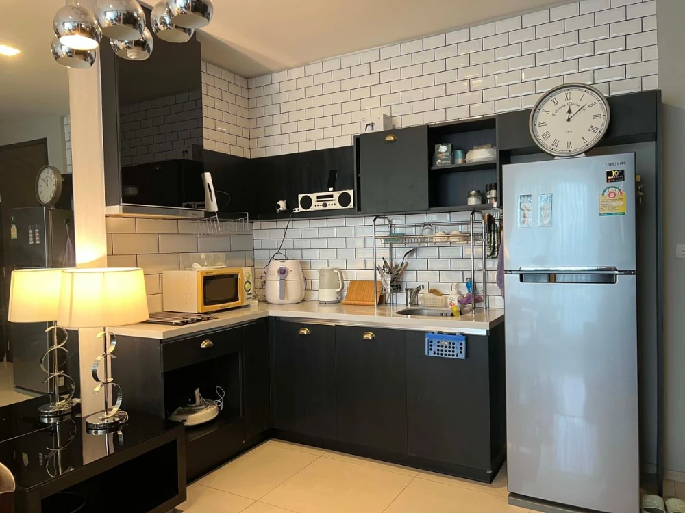 For rent!! Condo Rhythm Sukhumvit 44/1, a quality condo in the heart of the city, convenient to travel, ready to move in immediately, don't miss it!!