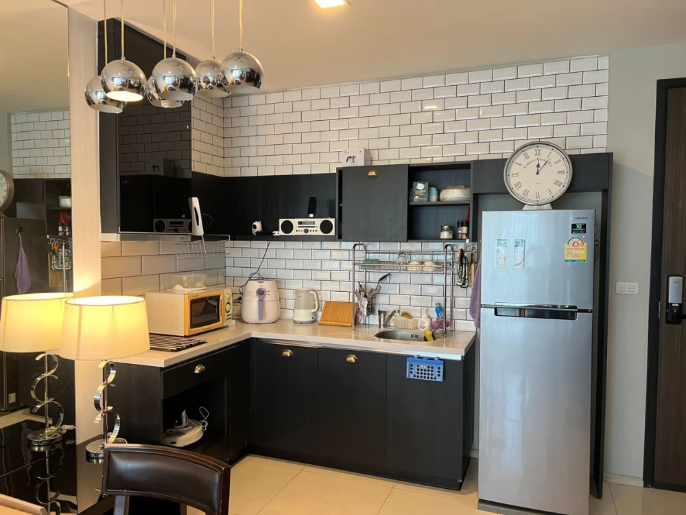 For rent!! Condo Rhythm Sukhumvit 44/1, a quality condo in the heart of the city, convenient to travel, ready to move in immediately, don't miss it!!