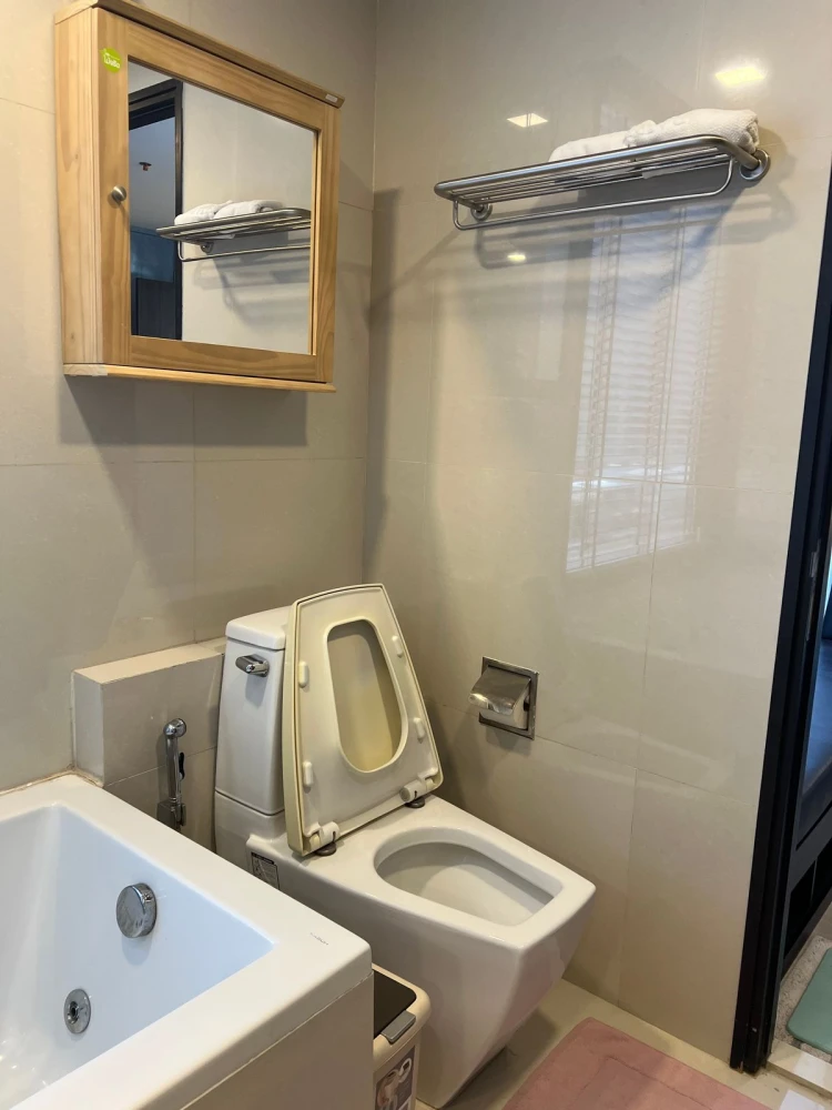 For rent!! Condo Rhythm Sukhumvit 44/1, a quality condo in the heart of the city, convenient to travel, ready to move in immediately, don't miss it!!