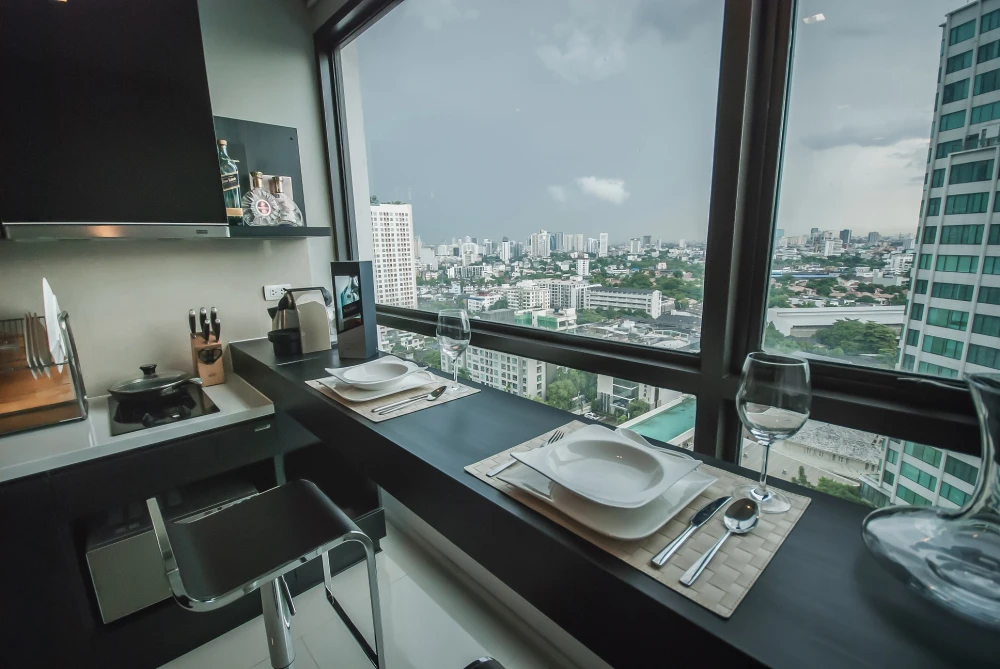Condo for rent, Rhythm Sukhumvit 44/1, beautiful room, beautifully proportioned room with privacy.
