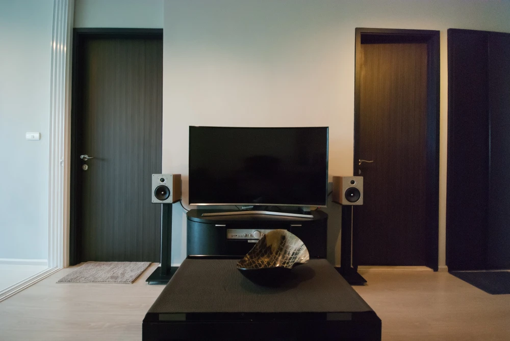 Condo for rent, Rhythm Sukhumvit 44/1, beautiful room, beautifully proportioned room with privacy.