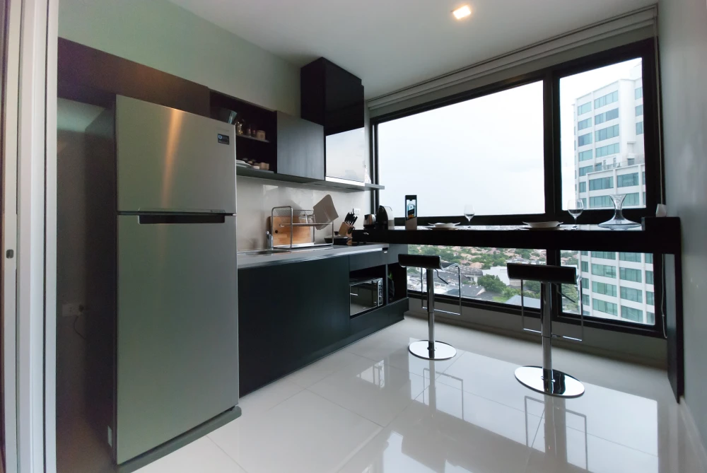 Condo for rent, Rhythm Sukhumvit 44/1, beautiful room, beautifully proportioned room with privacy.