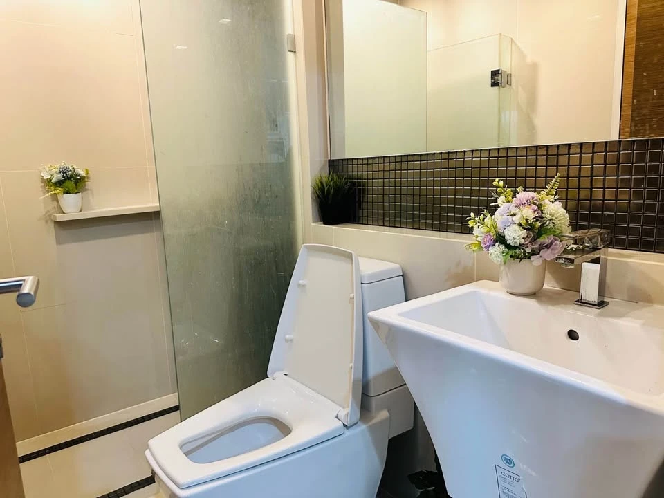Condo for rent, Rhythm Sukhumvit 50, beautiful pool view, convenient transportation, good location, worth investing, don't miss it!!