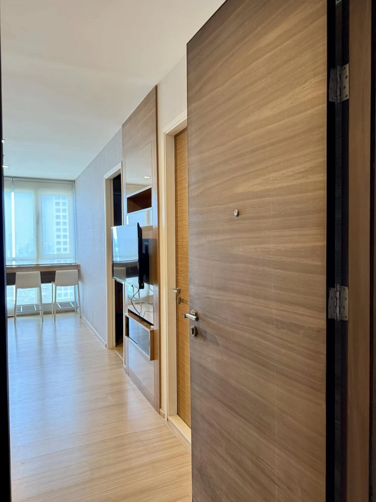 For rent: Condo Rhythm Sukhumvit 50, nice room, lots of usable space, affordable price. You must hurry and reserve now.