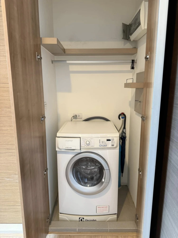 For rent: Condo Rhythm Sukhumvit 50, nice room, lots of usable space, affordable price. You must hurry and reserve now.