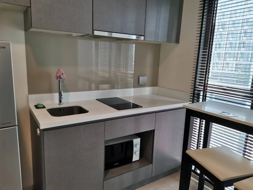 For rent!! Condo Rhythm Asoke 2, 8th floor, corner room, beautiful room, fully furnished, ready to move in, don't miss it!!