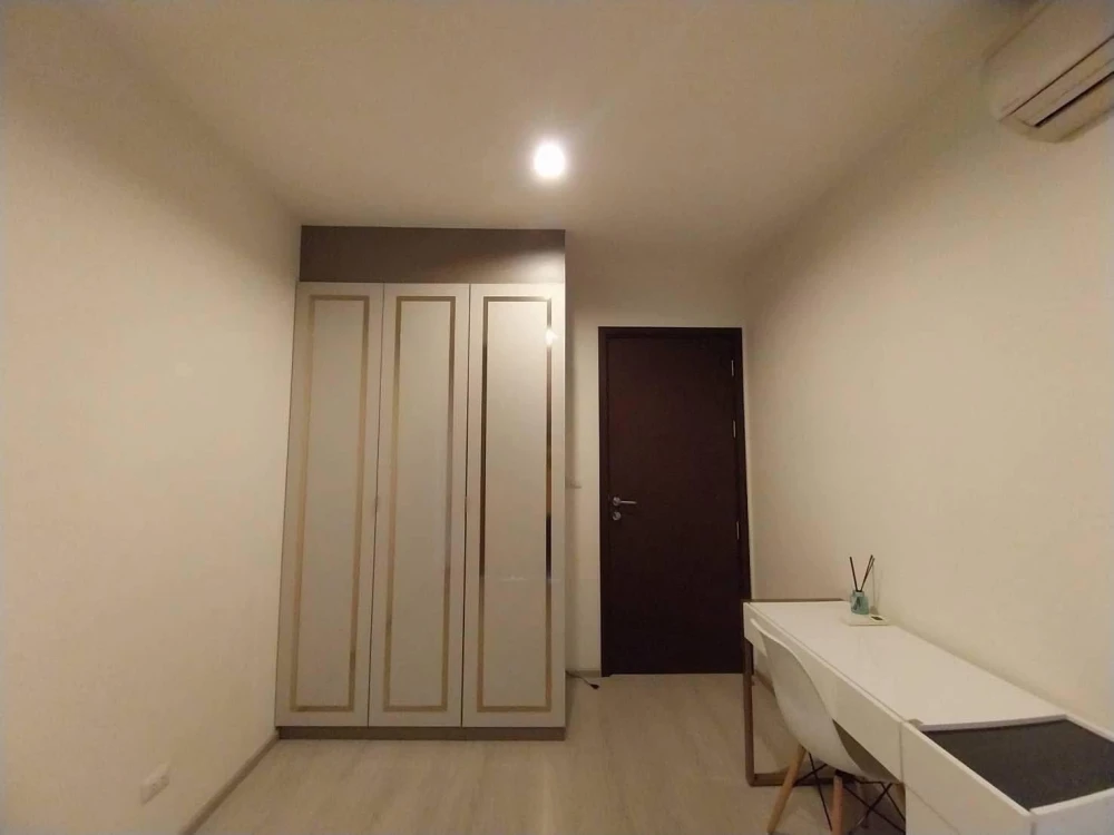Condo for rent, Rhythm Asoke, get the morning sun, new furniture, good location, convenient transportation, don't wait, hurry up