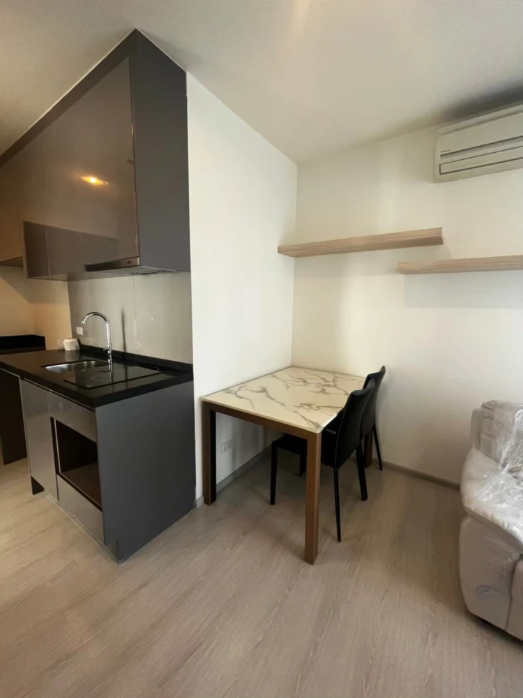 Condo for rent, Rhythm Asoke, get the morning sun, new furniture, good location, convenient transportation, don't wait, hurry up