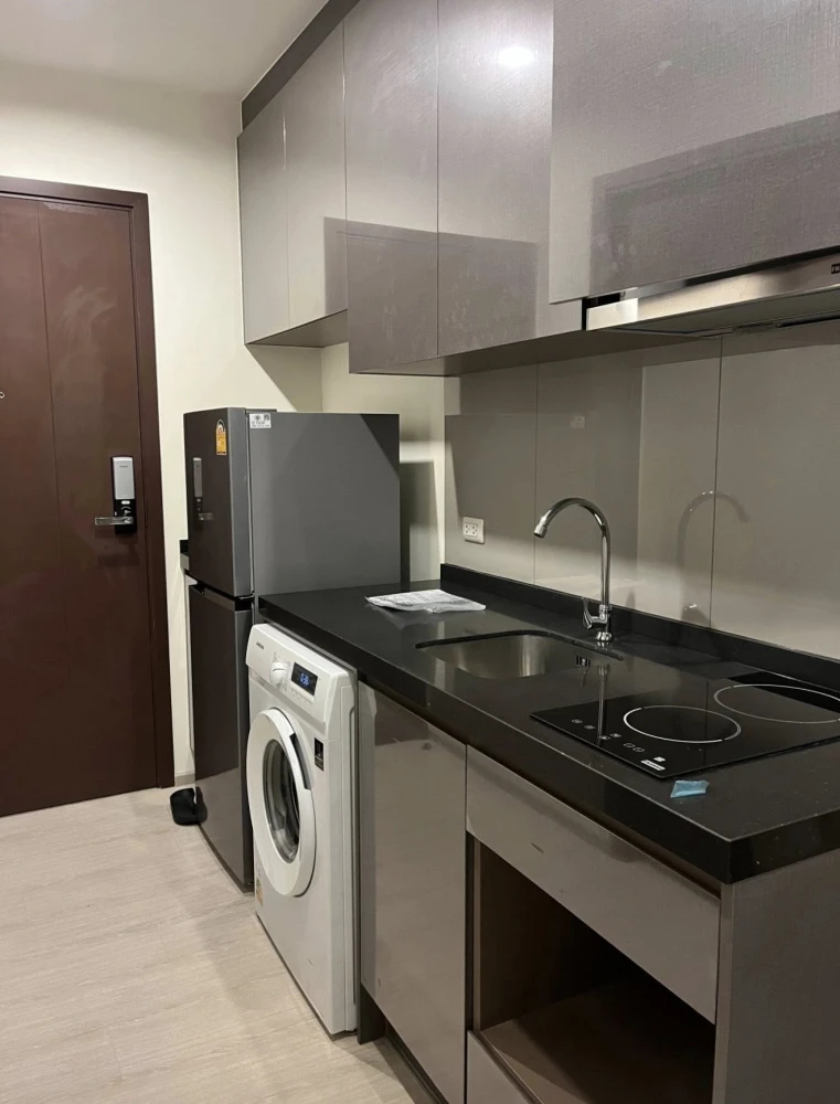 Condo for rent, Rhythm Asoke, get the morning sun, new furniture, good location, convenient transportation, don't wait, hurry up