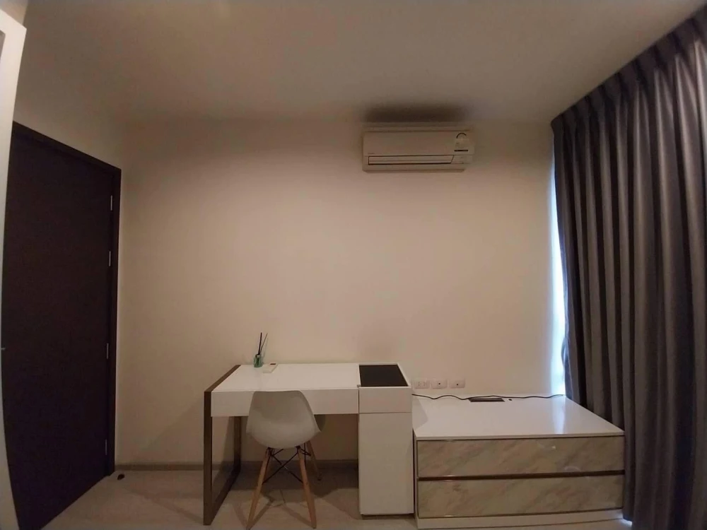 Condo for rent, Rhythm Asoke, get the morning sun, new furniture, good location, convenient transportation, don't wait, hurry up