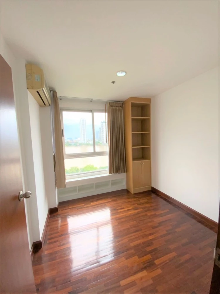 Condo for rent River Heaven (Charoen Krung 76/1) large room, comfortable, good usable space. You must hurry to reserve now.