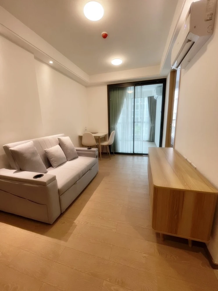 For rent!! Condo Regal Srinakarin 40, 4th floor, Building B, swimming pool view, fully furnished, good price, ready to move in, book now!!