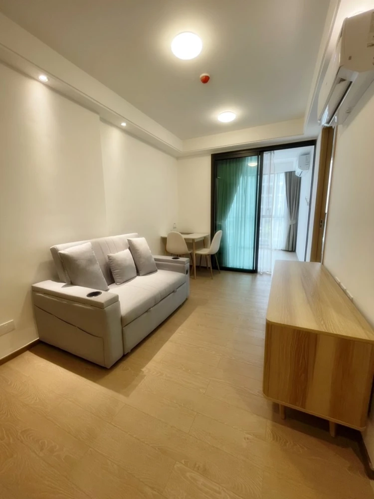 For rent!! Condo Regal Srinakarin 40, 4th floor, Building B, swimming pool view, fully furnished, good price, ready to move in, book now!!
