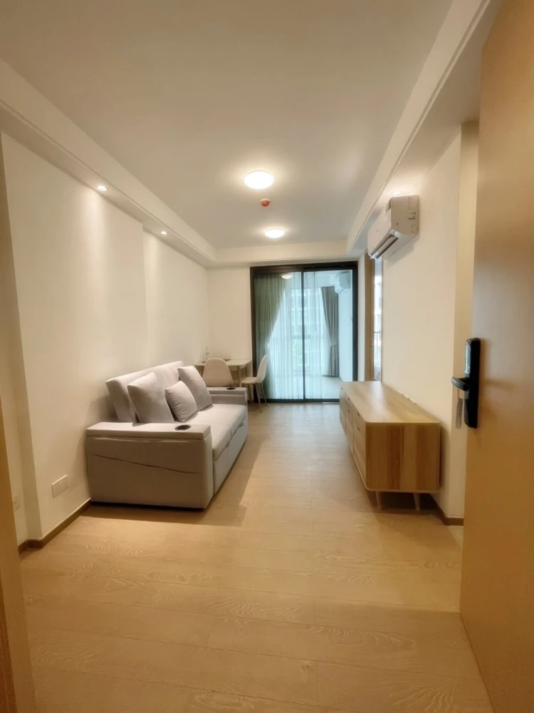 For rent!! Condo Regal Srinakarin 40, 4th floor, Building B, swimming pool view, fully furnished, good price, ready to move in, book now!!
