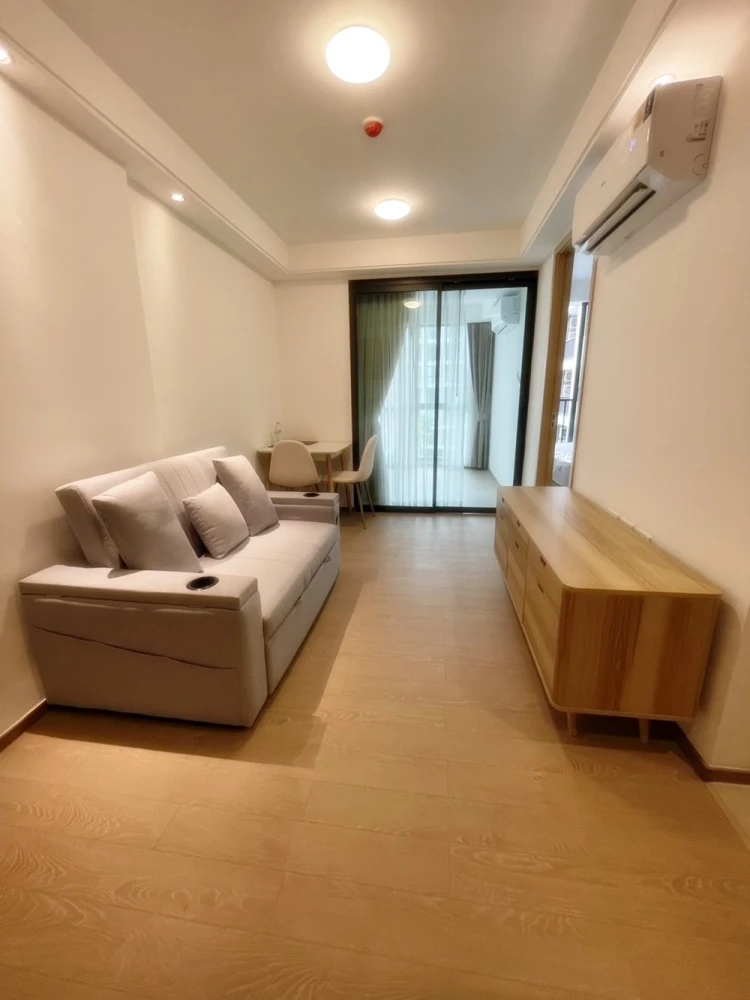 For rent!! Condo Regal Srinakarin 40, 4th floor, Building B, swimming pool view, fully furnished, good price, ready to move in, book now!!