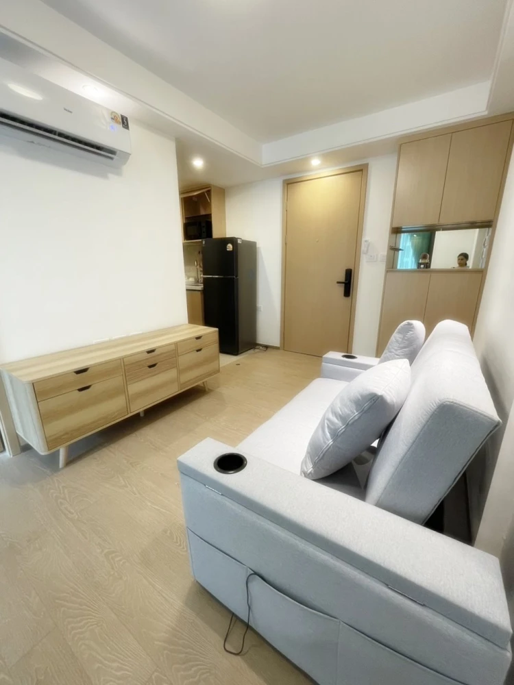 For rent!! Condo Regal Srinakarin 40, 4th floor, Building B, swimming pool view, fully furnished, good price, ready to move in, book now!!