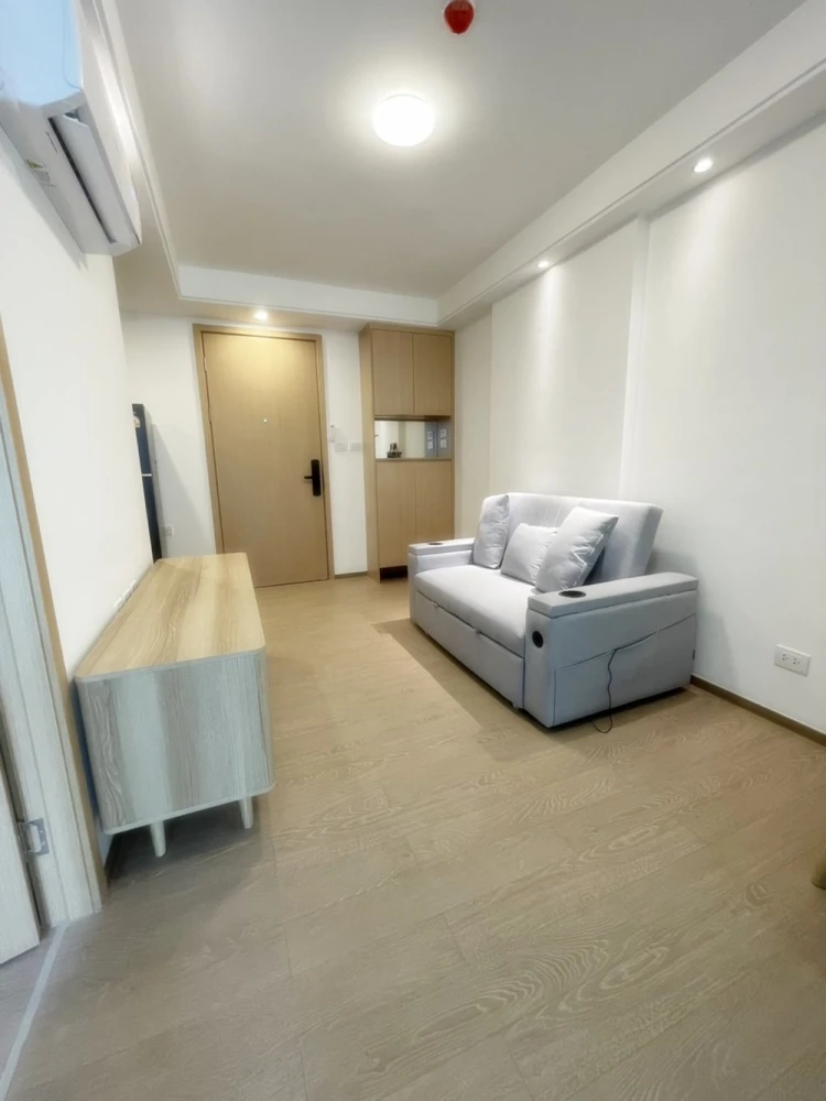 For rent!! Condo Regal Srinakarin 40, 4th floor, Building B, swimming pool view, fully furnished, good price, ready to move in, book now!!