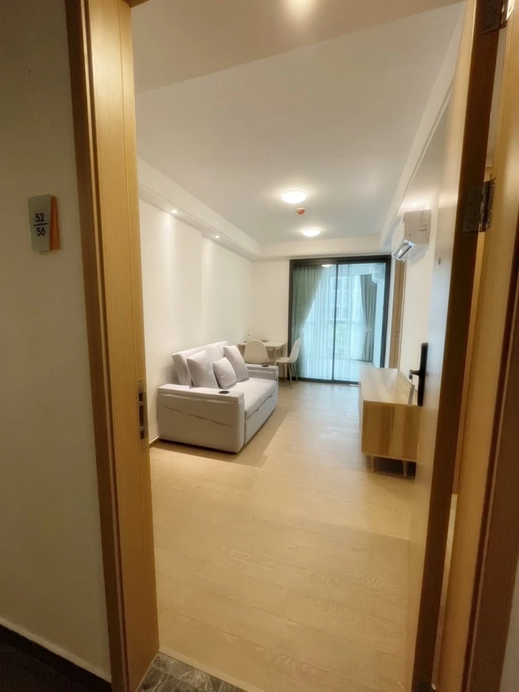 For rent!! Condo Regal Srinakarin 40, 4th floor, Building B, swimming pool view, fully furnished, good price, ready to move in, book now!!