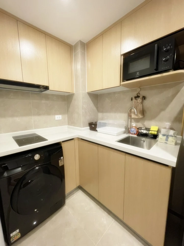 For rent!! Condo Regal Srinakarin 40, 4th floor, Building B, swimming pool view, fully furnished, good price, ready to move in, book now!!