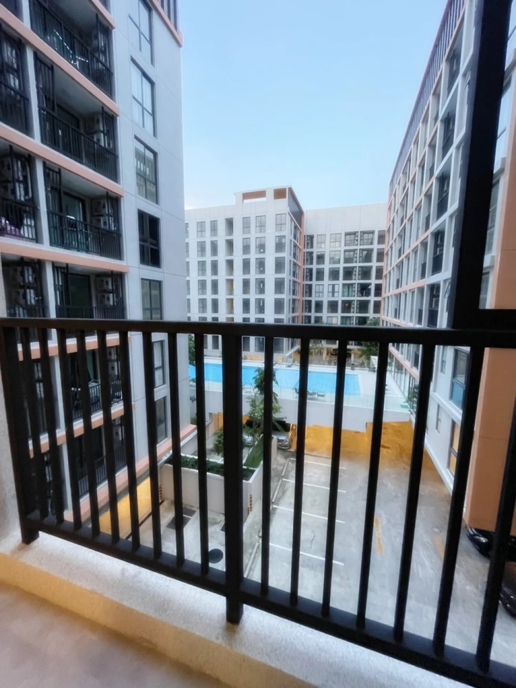 For rent!! Condo Regal Srinakarin 40, 4th floor, Building B, swimming pool view, fully furnished, good price, ready to move in, book now!!
