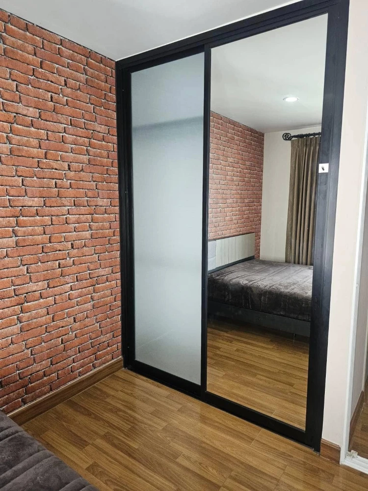 Condo for rent: Regent Home 25 Tiwanon, clearly separated rooms with good wallpaper. Hurry and move in to reserve.