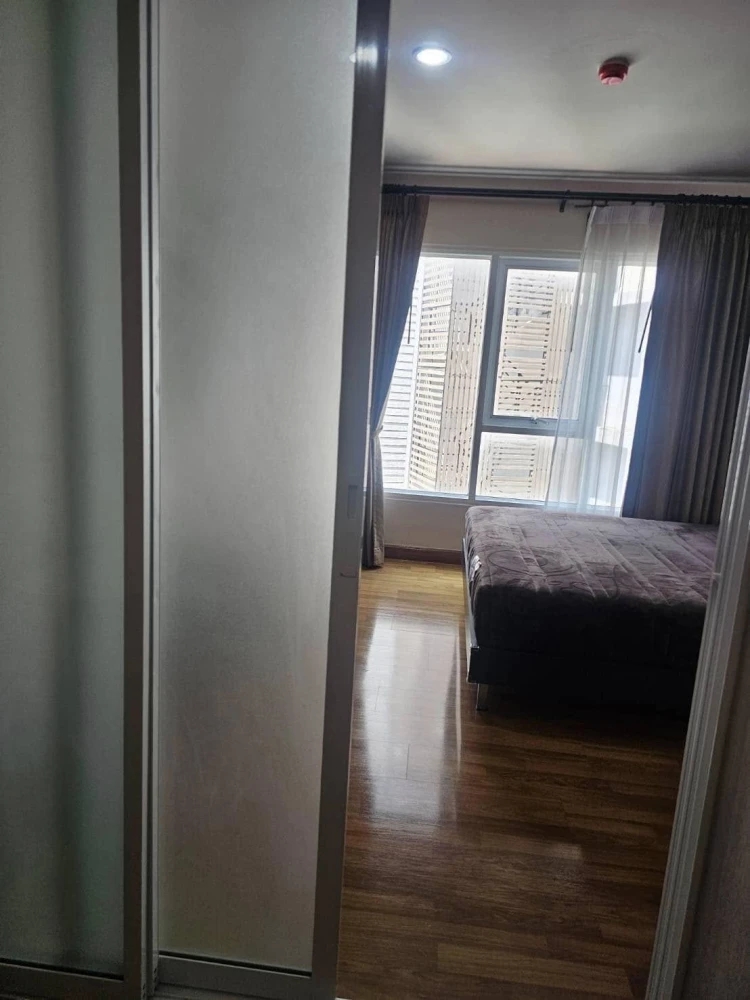 Condo for rent: Regent Home 25 Tiwanon, clearly separated rooms with good wallpaper. Hurry and move in to reserve.