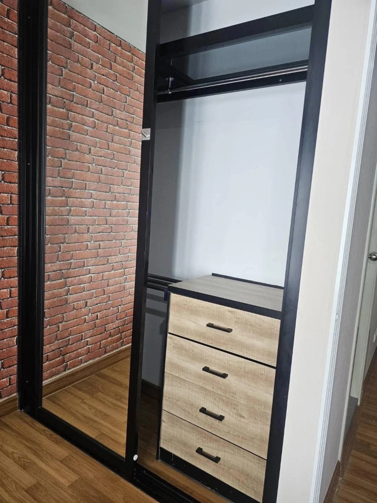Condo for rent: Regent Home 25 Tiwanon, clearly separated rooms with good wallpaper. Hurry and move in to reserve.