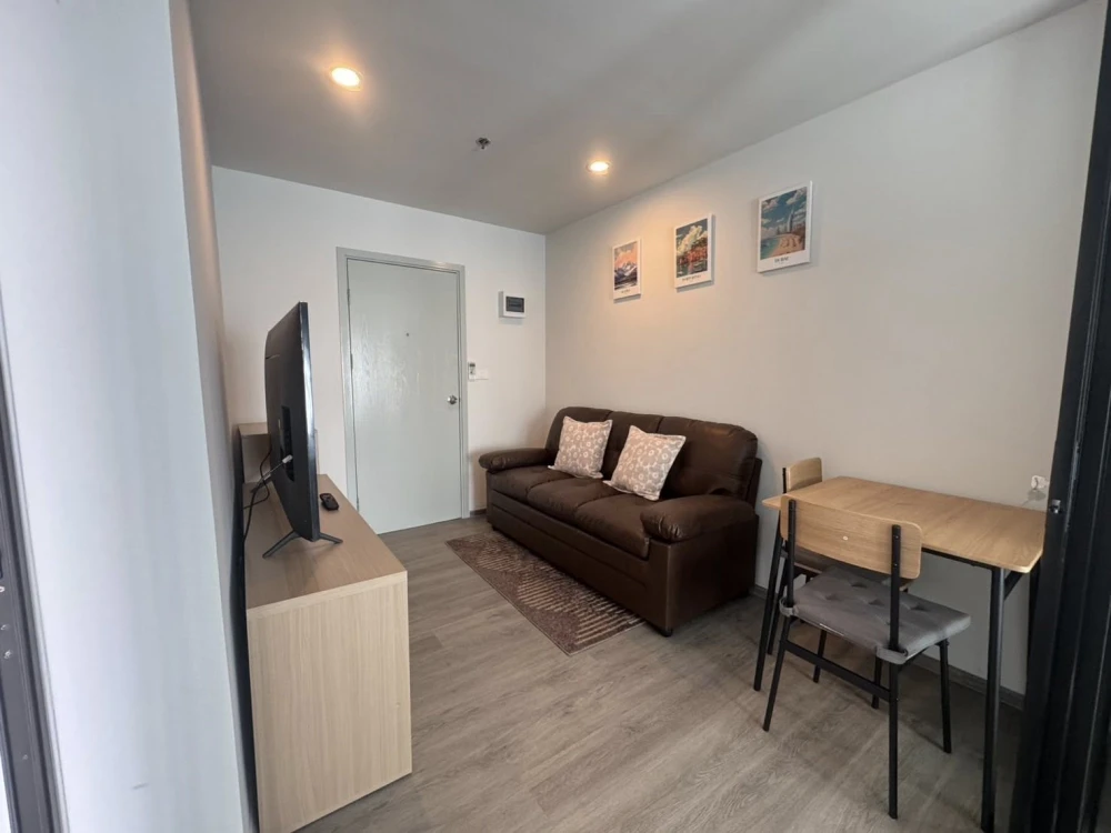 Condo for rent, Regent Home Wutthakat. Nice unit on a high floor with unobstructed views. Comes with all amenities. Book now!
