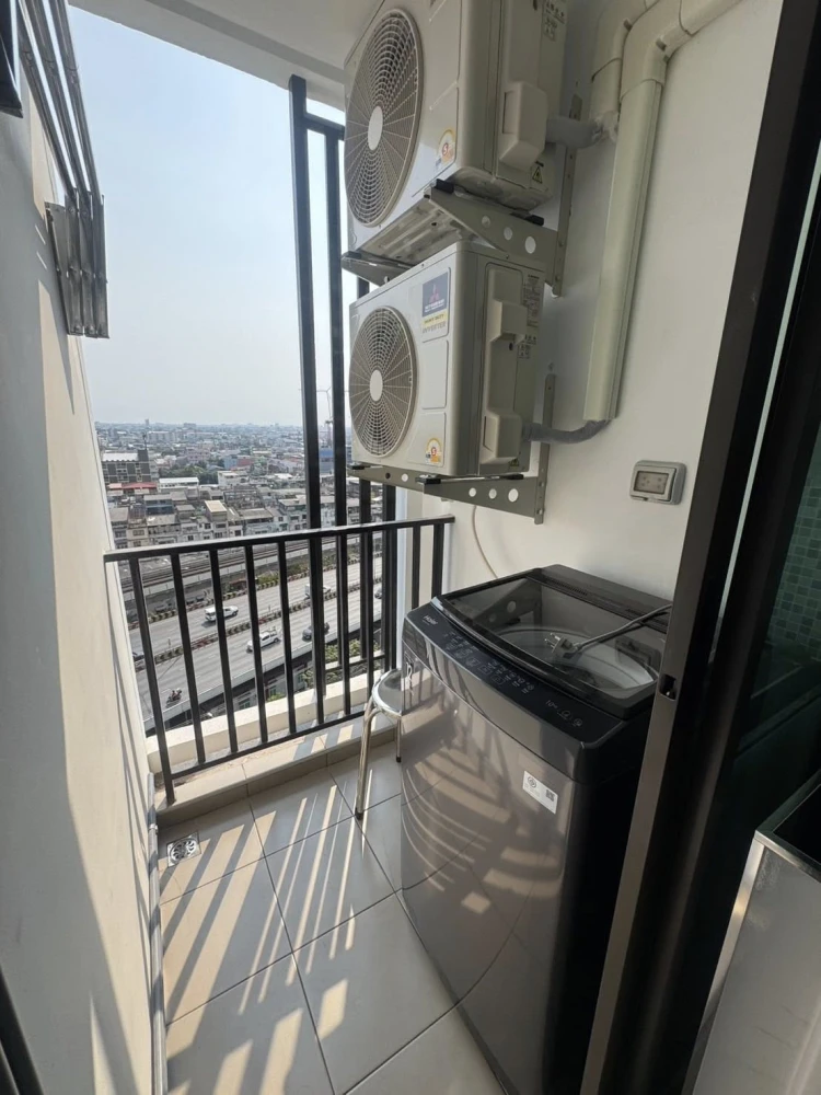 Condo for rent, Regent Home Wutthakat. Nice unit on a high floor with unobstructed views. Comes with all amenities. Book now!