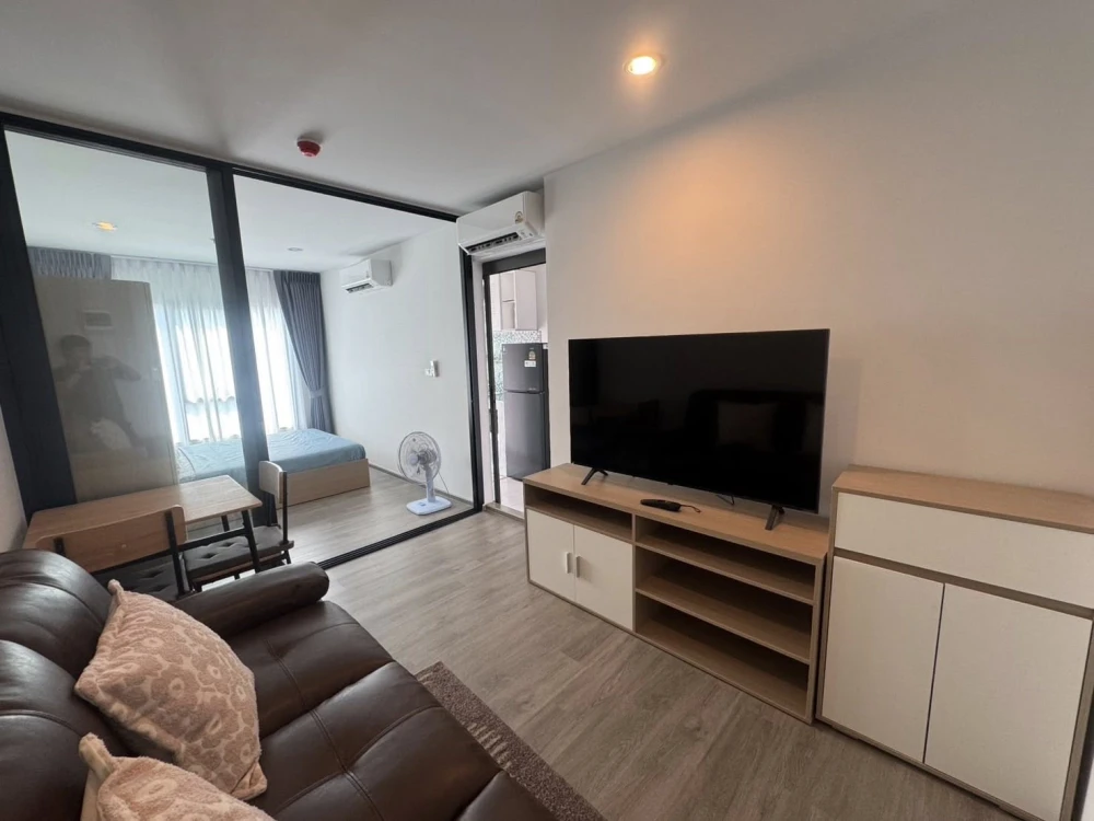 Condo for rent, Regent Home Wutthakat. Nice unit on a high floor with unobstructed views. Comes with all amenities. Book now!