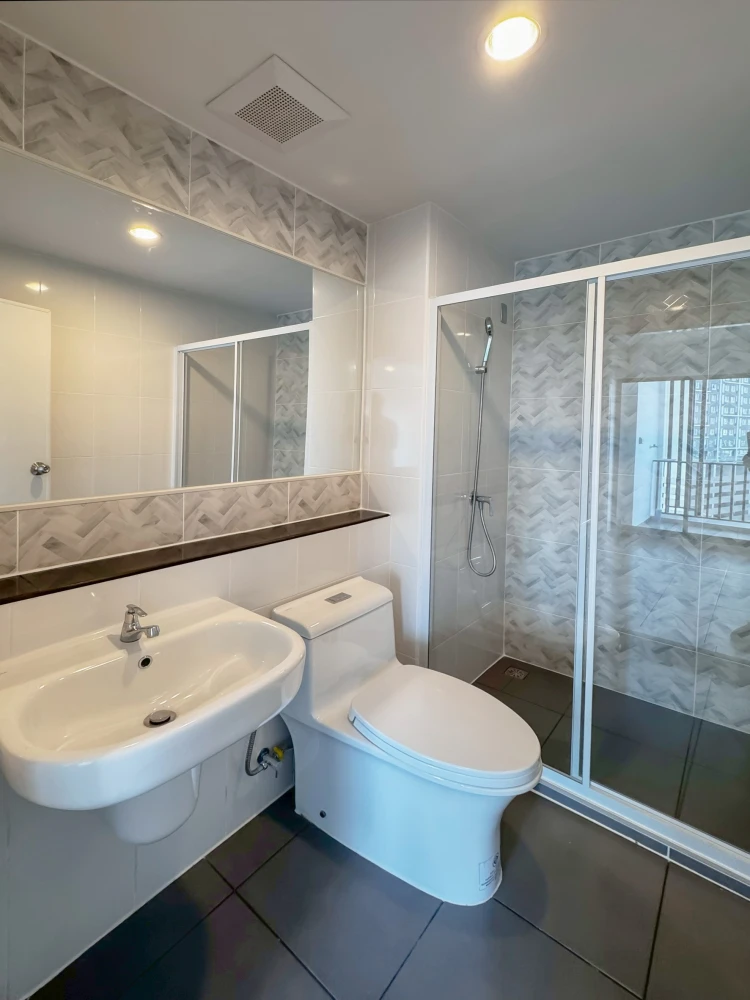 Condo for rent, Regent Home Wutthakat. Spacious and comfortable, easy to maintain. Book now!!
