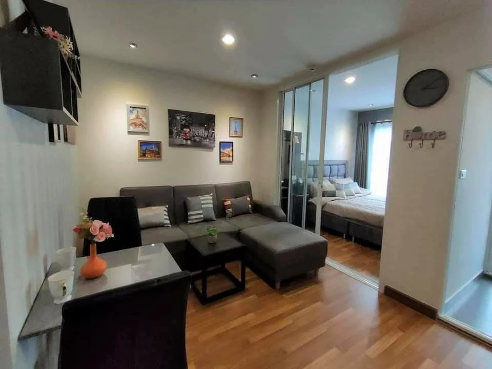 Condo for rent, Regent Home Sukhumvit 81, 7th floor, beautiful pool view, wallpapered interior, fully furnished, partitioned rooms.