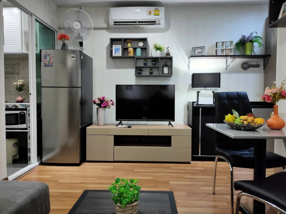 Condo for rent, Regent Home Sukhumvit 81, 7th floor, beautiful pool view, wallpapered interior, fully furnished, partitioned rooms.