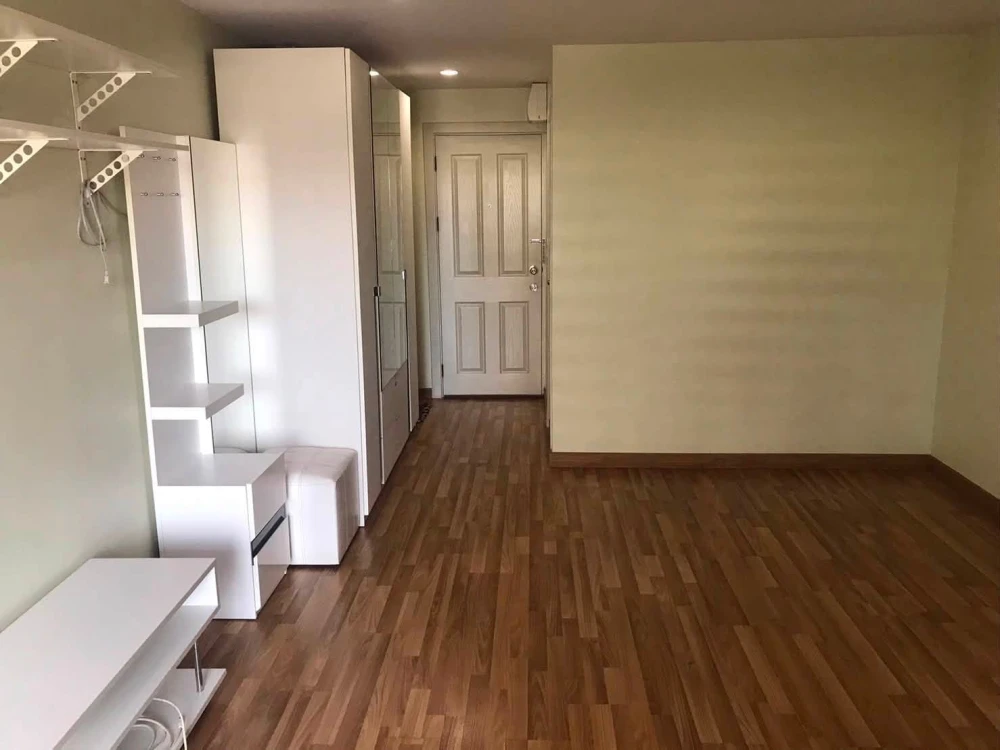 Condo for rent, Regent Home 20 Prachachuen 16, studio room, 4th floor, comes with a special price. Hurry and grab it and reserve it today.