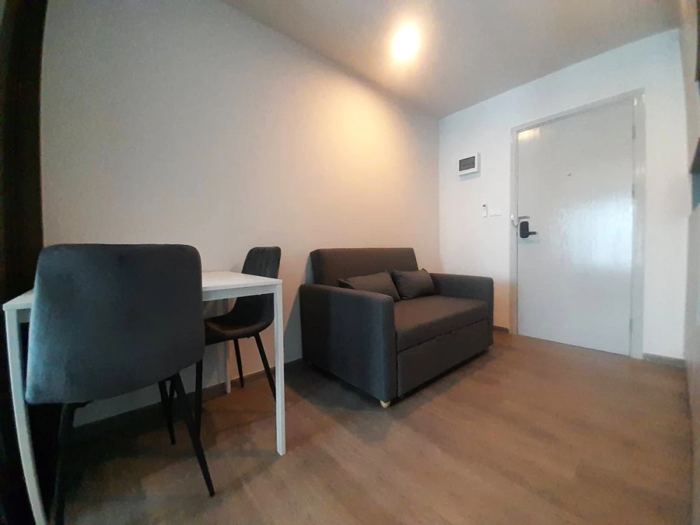 Condo for rent, Regent Home Wutthakat, high floor, city view, ready to move in, built-in furniture throughout the room. You must hurry to reserve.