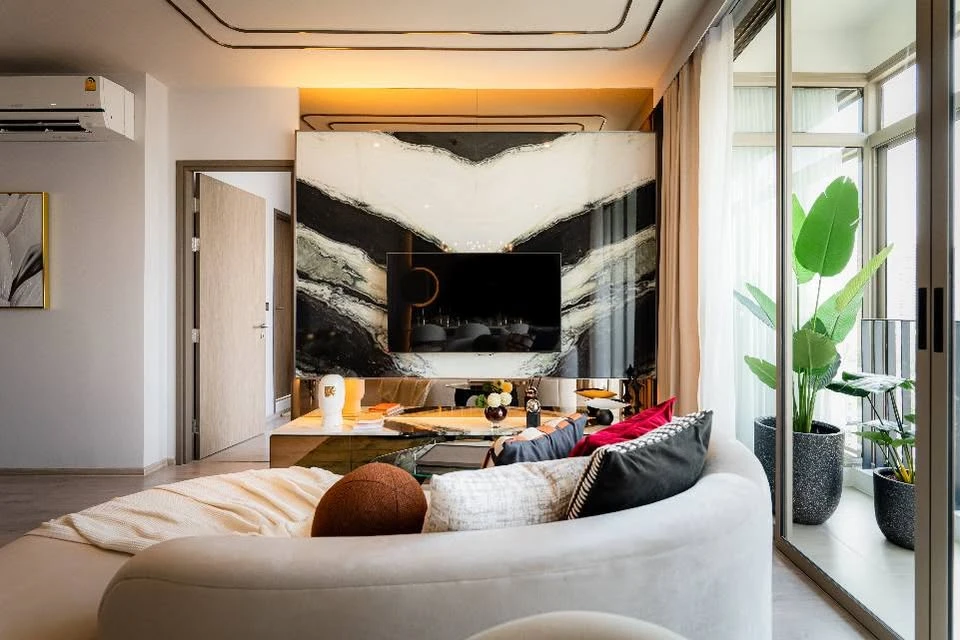 For rent: Rhythm Ekkamai Estate 63 condo. Beautifully decorated, luxurious and very livable. Don't miss out!