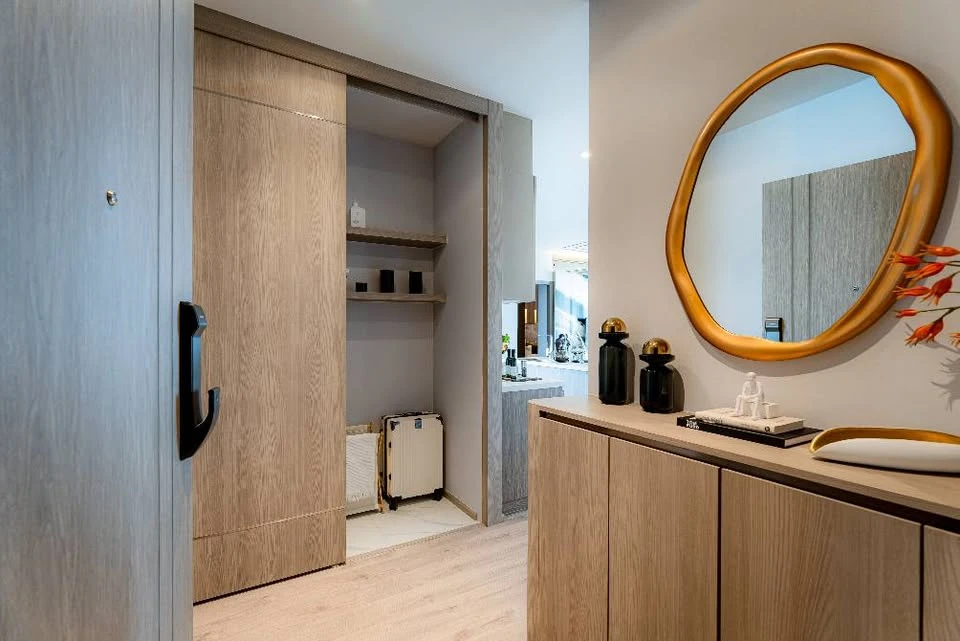 For rent: Rhythm Ekkamai Estate 63 condo. Beautifully decorated, luxurious and very livable. Don't miss out!