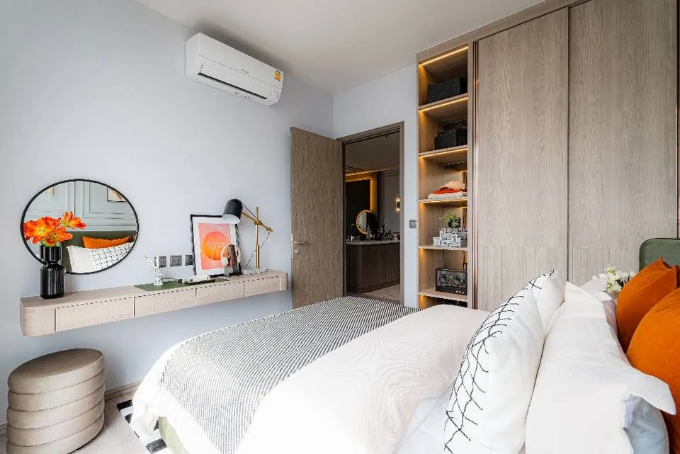 For rent: Rhythm Ekkamai Estate 63 condo. Beautifully decorated, luxurious and very livable. Don't miss out!