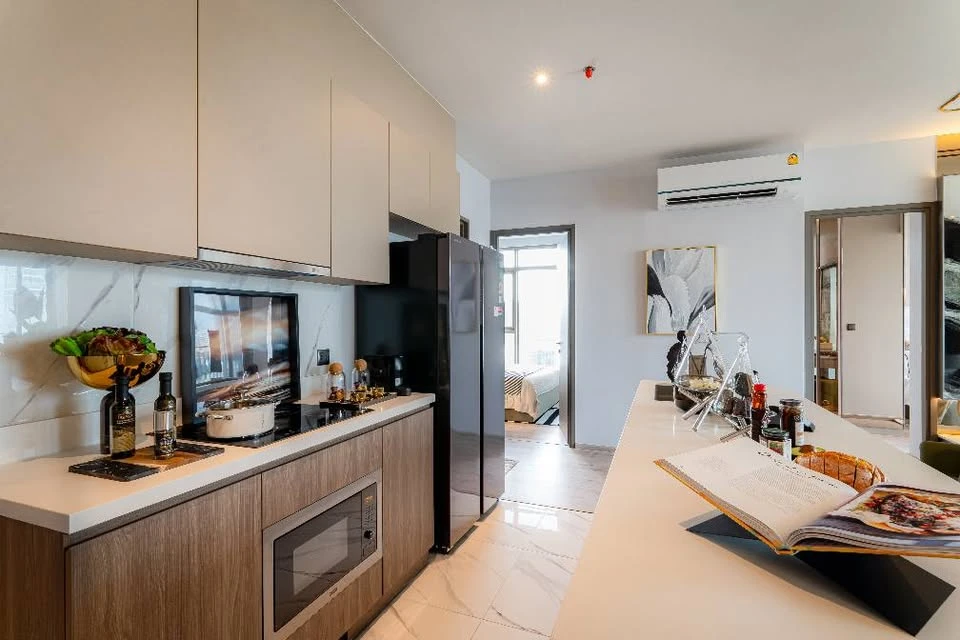 For rent: Rhythm Ekkamai Estate 63 condo. Beautifully decorated, luxurious and very livable. Don't miss out!