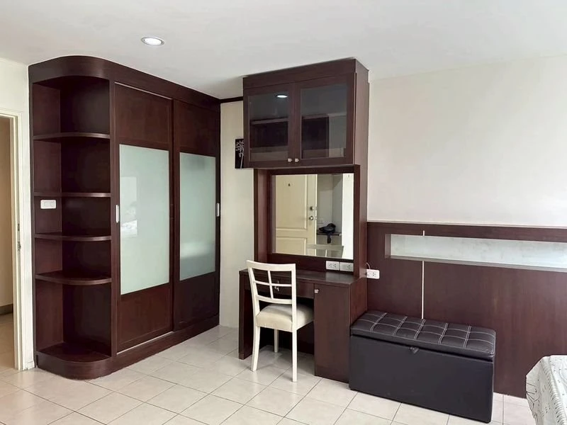 For rent!! Lumpini Condo Town Ramintra-Nawamin, 2nd floor, Building D. Beautifully decorated, ready to move in. Don't miss out!!