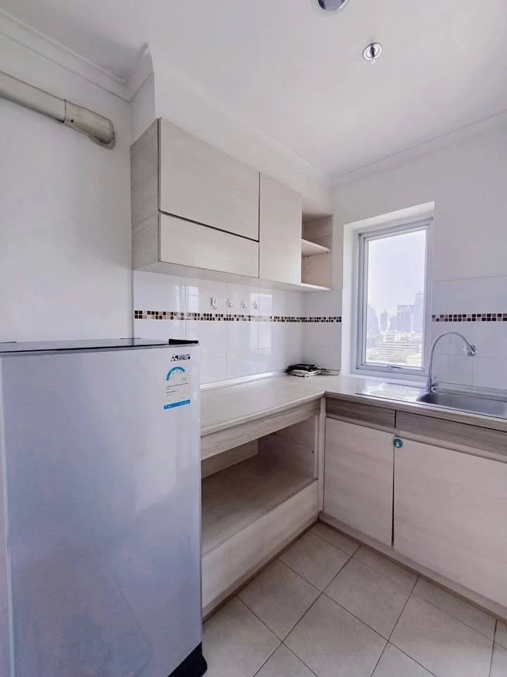 Condo for rent, Lumpini Rama 4 Kluaynamthai. Ready to move in, fully furnished with appliances. Spacious area. Book now, don't miss out!