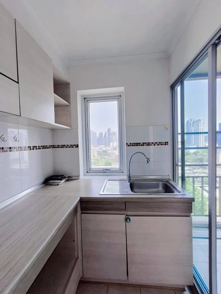 Condo for rent, Lumpini Rama 4 Kluaynamthai. Ready to move in, fully furnished with appliances. Spacious area. Book now, don't miss out!