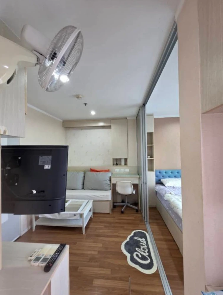 Condo for rent, Lumpini Park Rama 9-Ratchada, city view, simple room, warm style, very inviting.