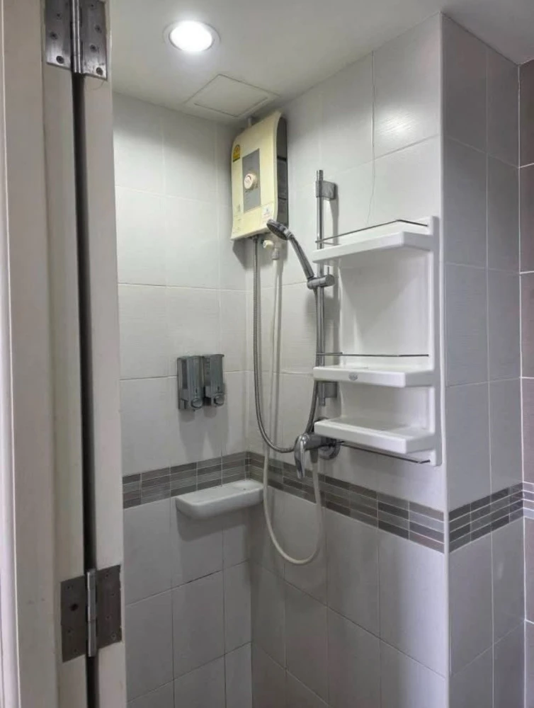 Condo for rent, Lumpini Park Rama 9-Ratchada, city view, simple room, warm style, very inviting.