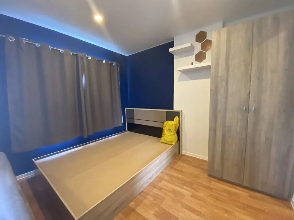 Condo for rent, Lumpini Ville Phra Nangklao-Riverview. The unit is partitioned into separate, well-defined zones. Great price! Don't miss out!