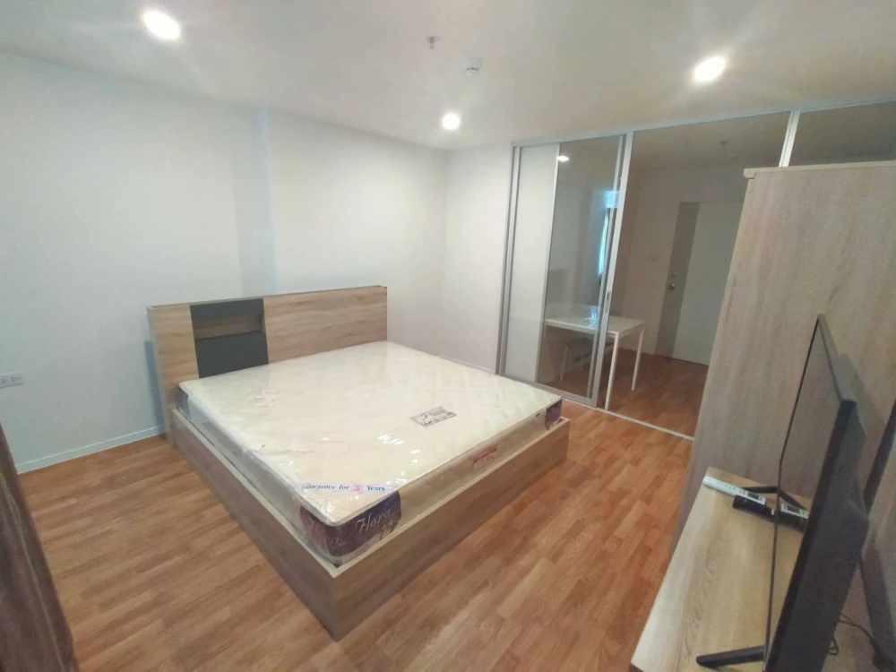 For rent: Lumpini Ville Condo, Phatthanakan - Srinakarin, nice room, swimming pool view, fully furnished, all here in one place, book now!!
